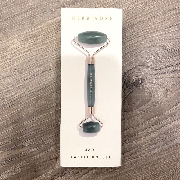 herbivore Skincare Herbivore Jade Depuffing Facial Roller Poshmark